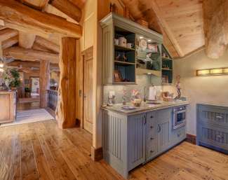 Upper-North-Kitchenette-min